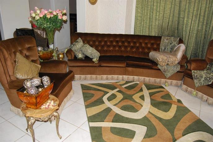 Ronique's Guest House