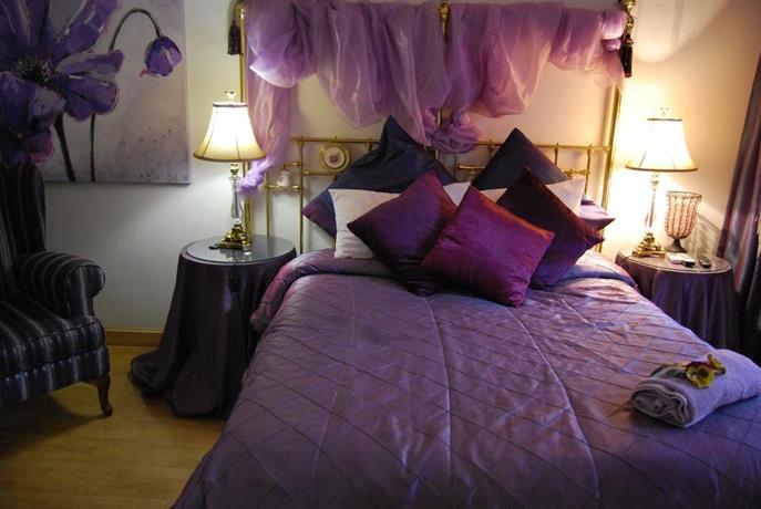 Ronique's Guest House