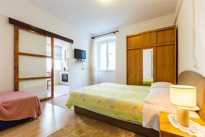 Mila apartments in old town centre
