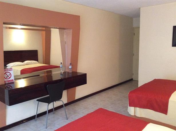Hotel La Media Luna Inn