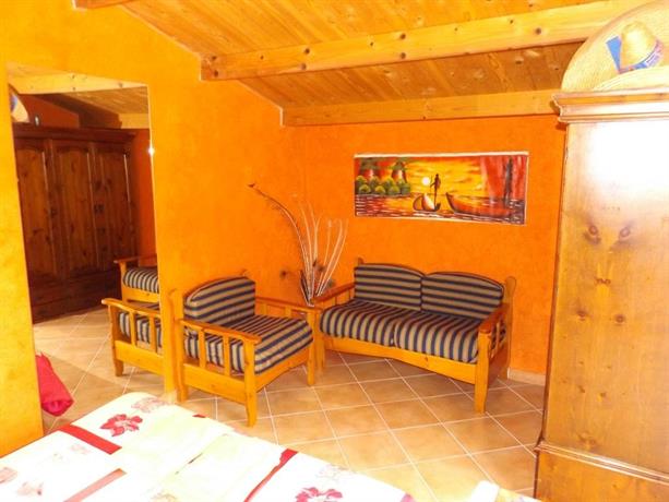 Margine Rosso Wooden House