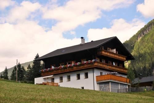 Ferienwohnungen Niederarnigerhof Familie Bauernfeind Kals am Grossglockner Austria thumbnail