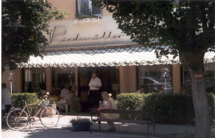Riedmuller Gasthaus Petronell-Carnuntum Austria thumbnail