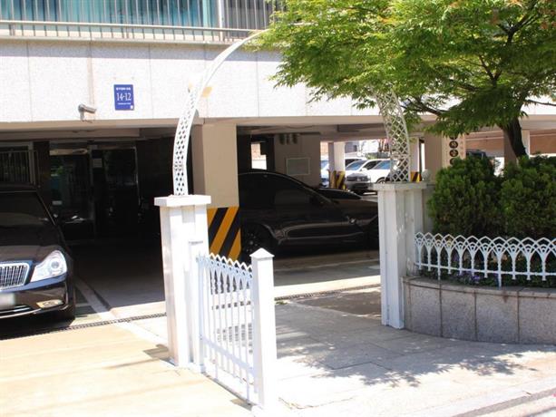 Garosugil Homestay - Female Only