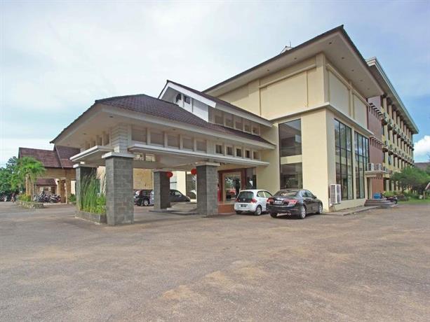 Hotel Dangau Supadio International Airport Indonesia thumbnail