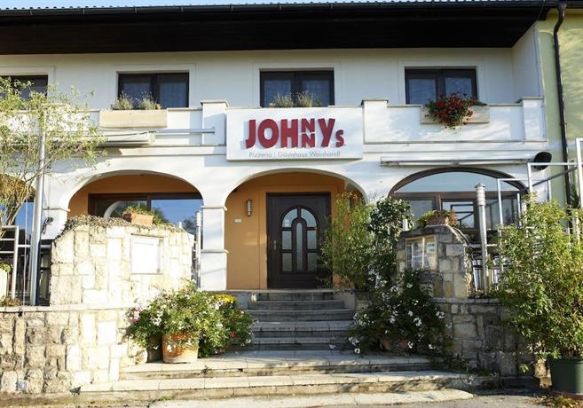Gastehaus Weinhandl & Johnnys Pizzeria Strandbad Podersdorf am See Austria thumbnail