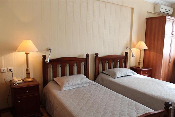 Dr Kushan Hotel
