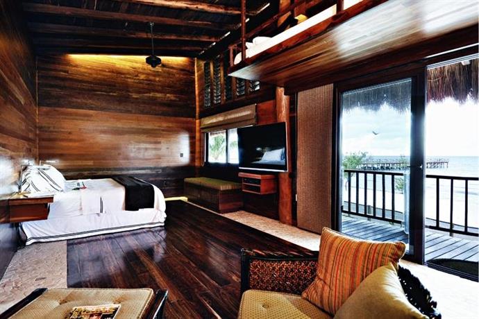 Deluxe Handcrafted 4 Br Oceanfront Treehouse