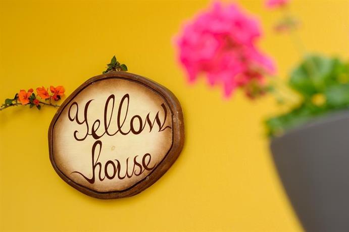 Yellow house Parga
