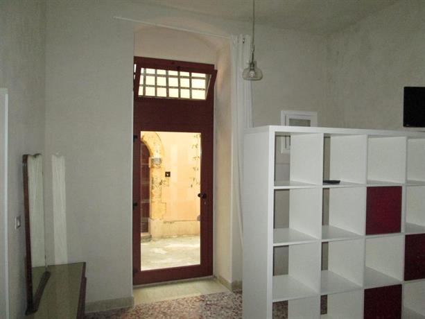 House with Garden Noto