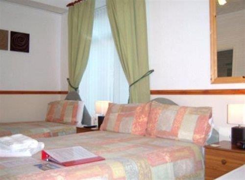 Lynbar Hotel