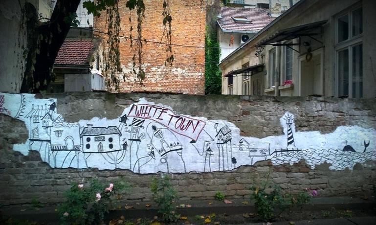 Hostel White Town