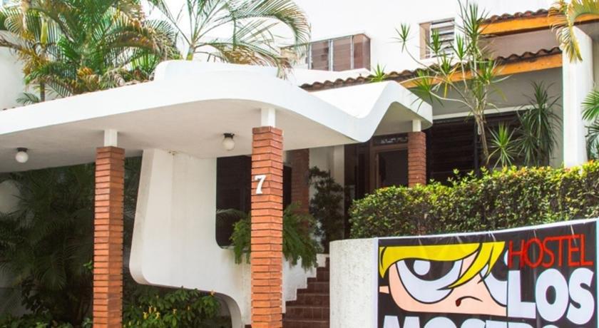 Los Mostros Hostel
