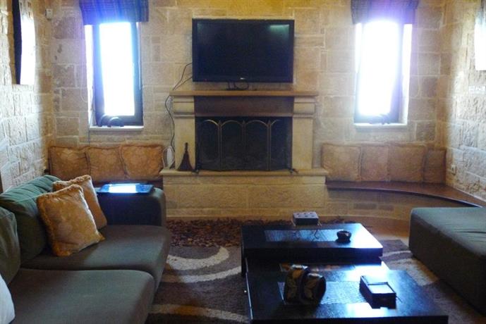 Traditional Stonehouse Vicky
