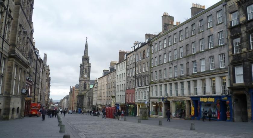 Clamshell Land - Royal Mile