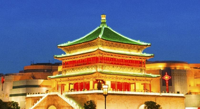 Hanting Express Xi'an Bell and Drum Towers Plaza Hua Pagoda of Baoqing Temple China thumbnail
