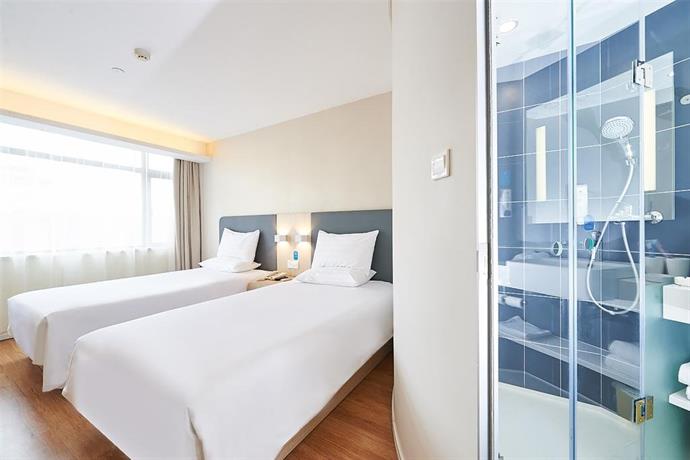 Hanting Express Wuhan Huangpi Panlong Town