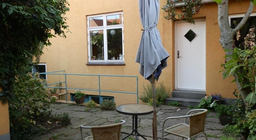 Tvaerstraede Guesthouse