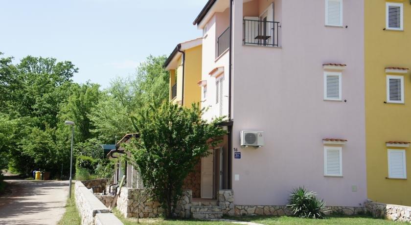 Guki Apartments