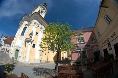 Kirchenwirt an der Weinstrasse Pfarrkirche Schmerzhafte Mutter Maria Austria thumbnail