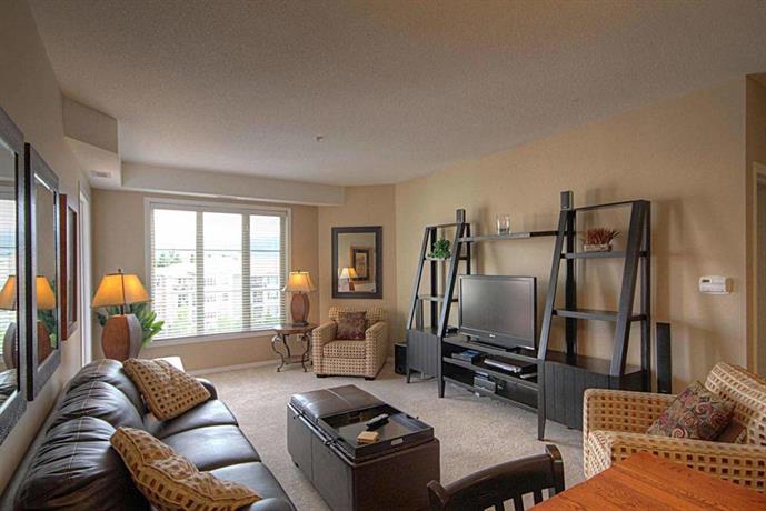 Pinnacle Pointe Resort by kelownacondorentals