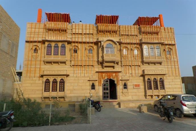 Jaisalmer Hostel Crowd