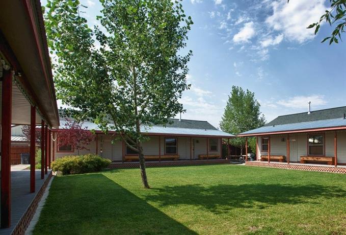 Pinedale's Cozy Cabins