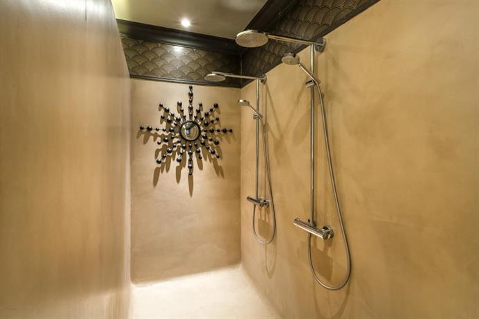 Eixample - 3 Bedroom Apartment with 2 Kitchens - HOA 42133
