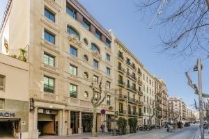 Barcelona Exclusive 1 Br Penthouse With Terrace Hoa 42144