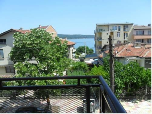 Paunovi Guest House