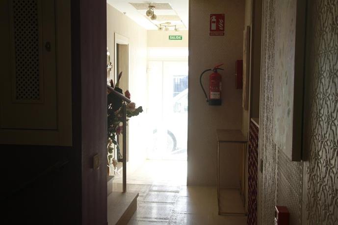 Hostal Flor De Lis- Lojo