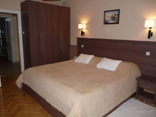 Szilfa Etterem Mariann Apartman