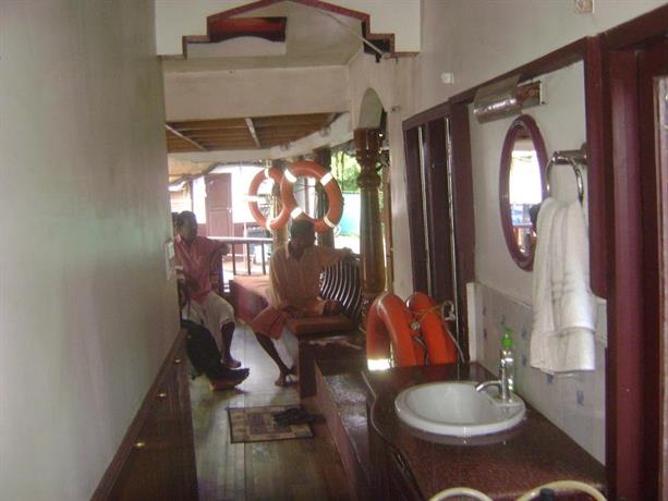 Best Kerala Houseboat