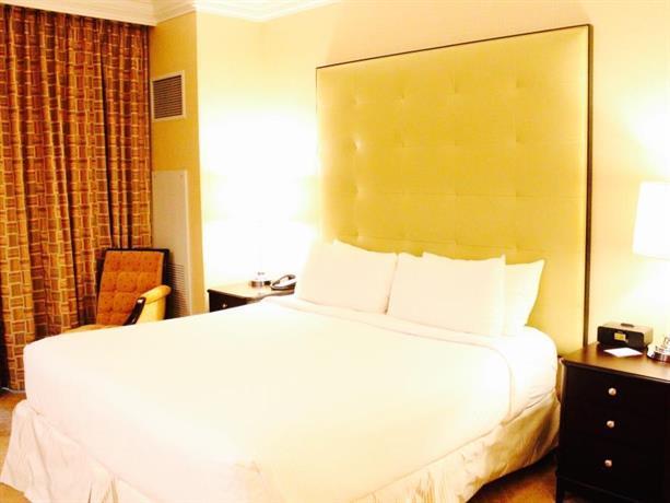 888 One Bedroom Balcony Suite At Signature Condo Hotel Las