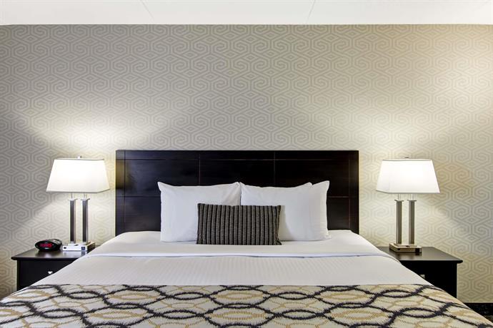 Coast West Edmonton Hotel & Conference Centre