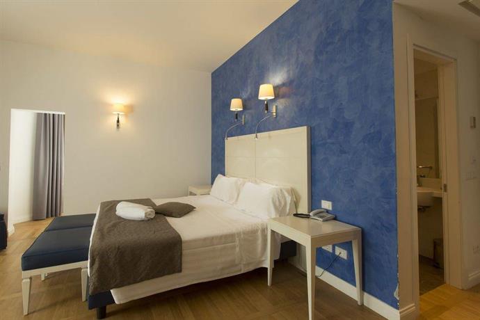 Floris Hotel