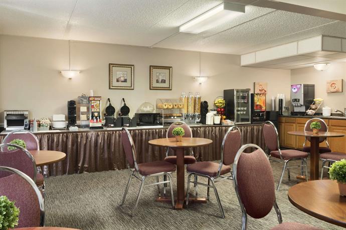 Travelodge by Wyndham Edmonton South