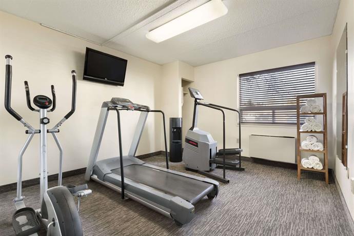 Travelodge by Wyndham Edmonton South
