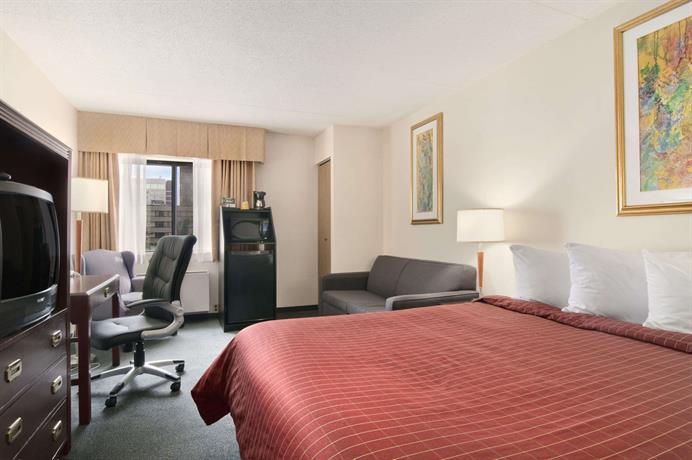 Travelodge by Wyndham Edmonton South