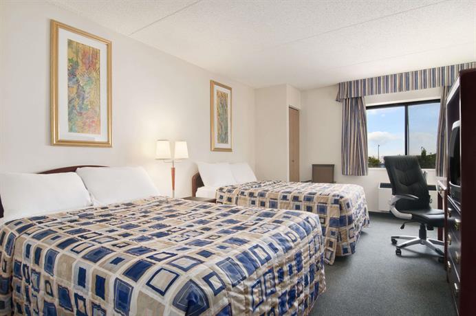 Travelodge by Wyndham Edmonton South