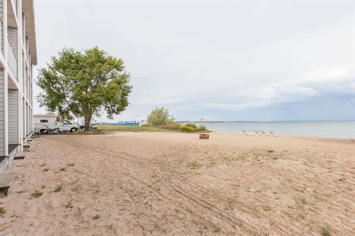 Ramada by Wyndham Mackinaw City Waterfront