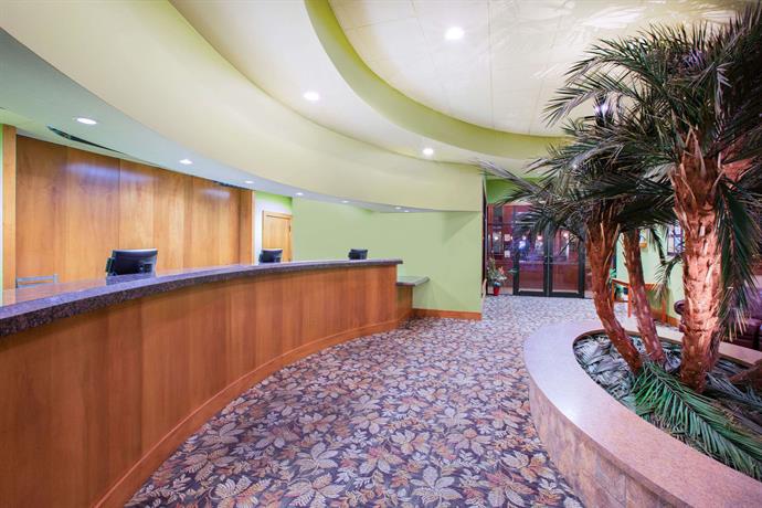 Ramada by Wyndham Des Moines Tropics Resort & Conference Ctr