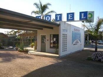Glossop Motel