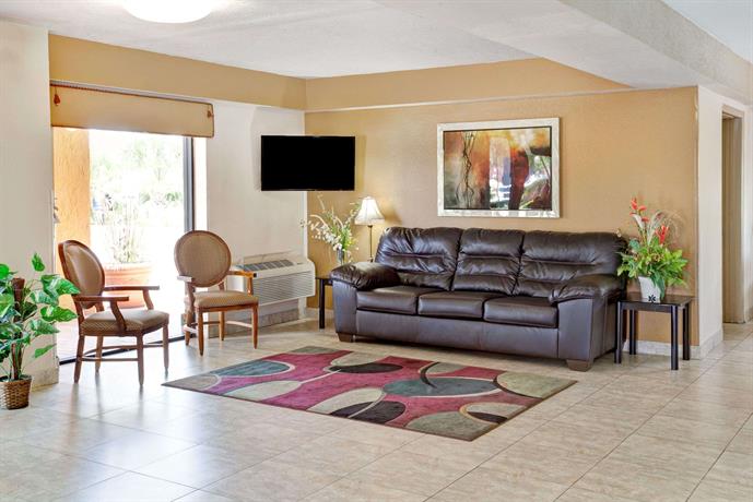 Days Inn & Suites Orlando/UCF Area Research Park