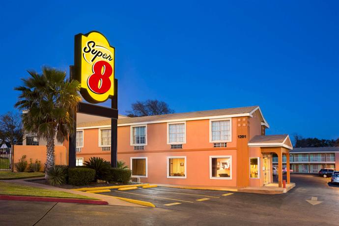 Super 8 by Wyndham Austin Downtown Capitol Area
