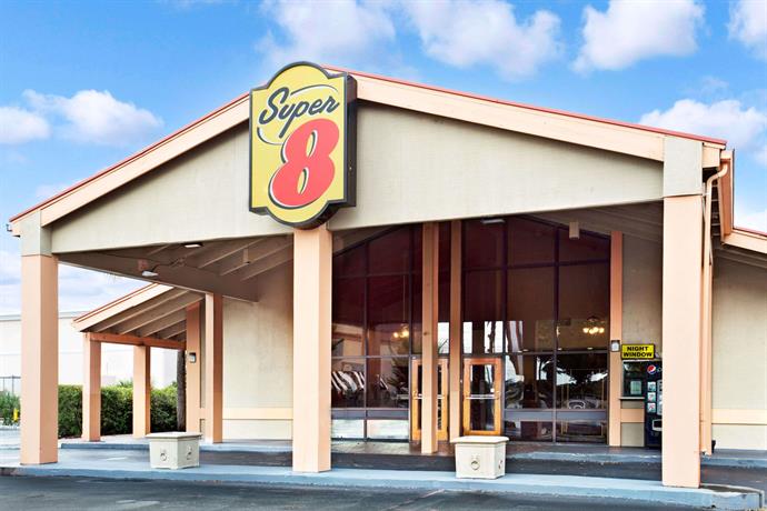 Super 8 by Wyndham Kissimmee Maingate Orlando Area