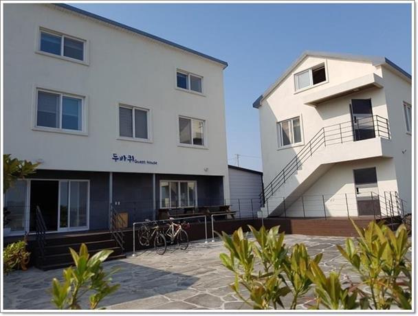 Two Wheels Pension & Guesthouse - Hostel