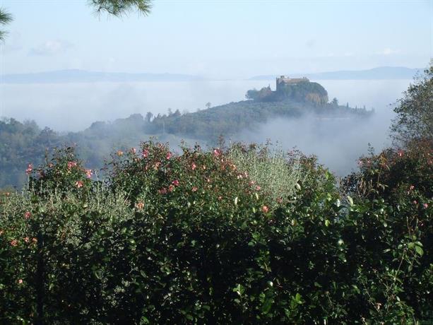 BLUE HOUSE near Bagnoregio-overlooking the Umbrian Mountains and Tiber Valley