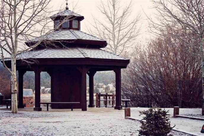 Mountain Fever by Big Bear Cool Cabins