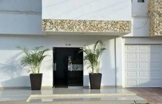 Laurel Plaza Hotel